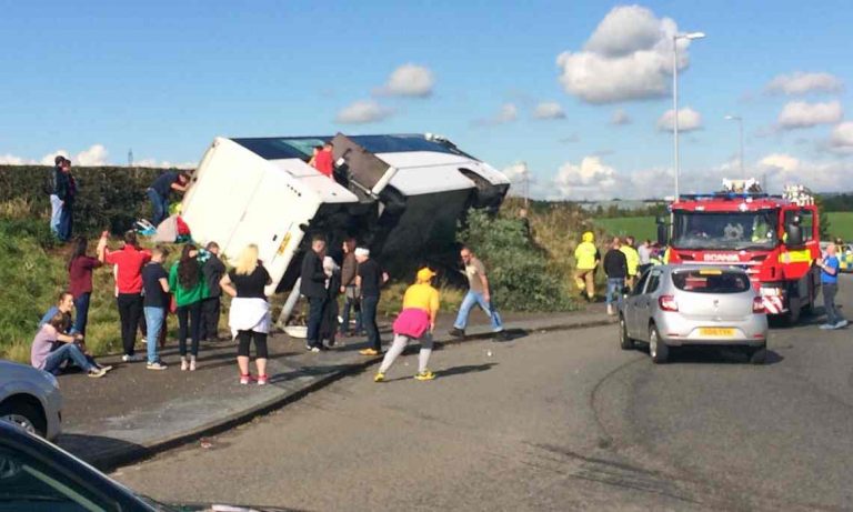 Δυστύχημα με λεωφορείο γεμάτο φιλάθλους της ποδοσφαιρικής ομάδας Glasgow Rangers
