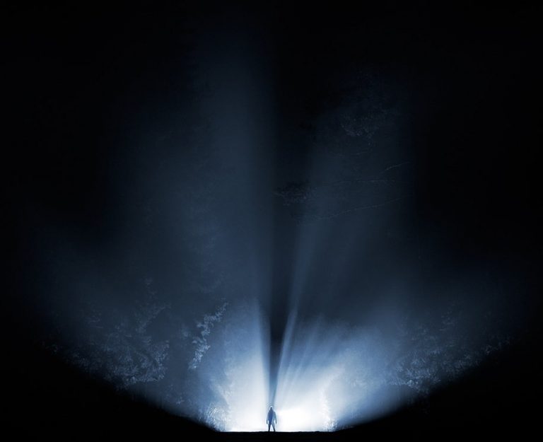 Μπορεί το καλό να ρίξει μια κλωτσιά στο κακό και να το στείλει στο σκοτάδι; Μην ρωτάς τίποτα…  Περίμενε…