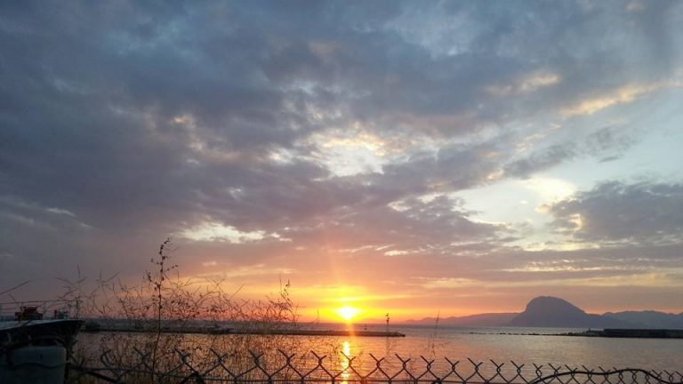 Ο Ουρανός ράγισε ..!