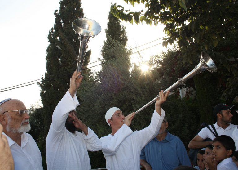 Ιερουσαλήμ: Πλήθος κόσμου γιορτάζει την επικείμενη έλευση του παγκόσμιου ηγέτη