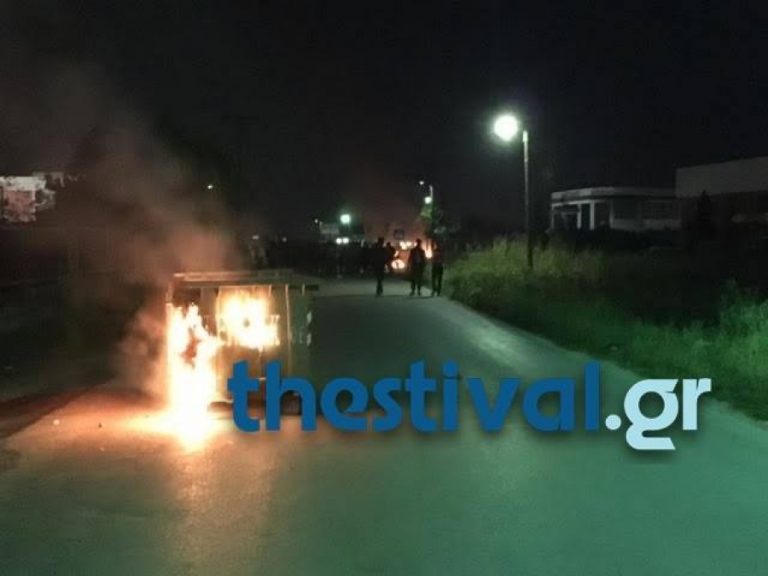 VIDEO: Επεισόδια έξω από το Κέντρο Φιλοξενίας προσφύγων στο Ωραιόκαστρο