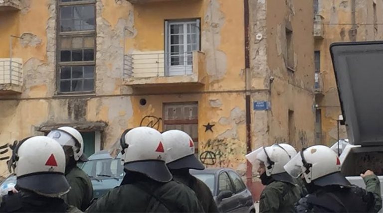 Επεισόδια αντεξουσιαστών-ΜΑΤ στα προσφυγικά στη Λ. Αλεξάνδρας