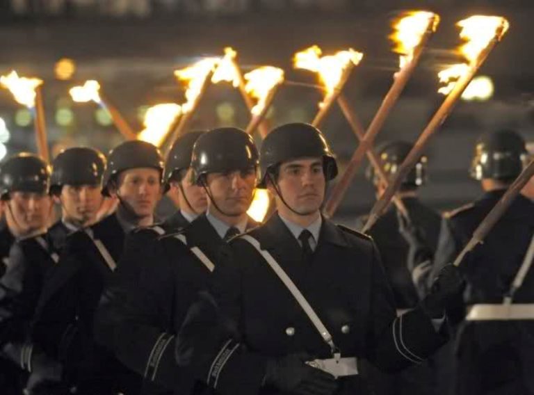 Οι Γερμανοί δήλωσαν έτοιμοι (και ικανοί) να πολεμήσουν τη Ρωσία