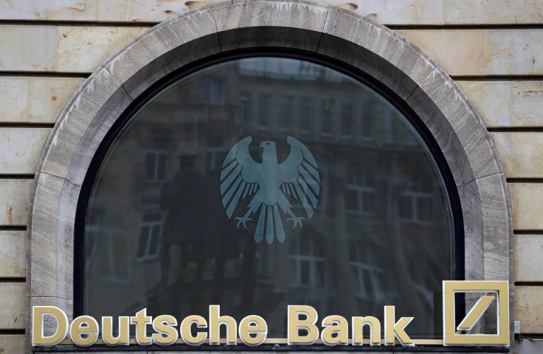 H Deutsche Bank καταρρέει: Θα προχωρήσει συνολικά σε 19.000 απολύσεις!