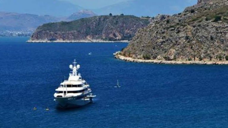 Τώρα : 110 μετανάστες αποβιβάζονται στη Μήλο – Ανησυχία προκαλεί το νέο ρεύμα μεταναστών που χρησιμοποιούν θαλαμηγούς