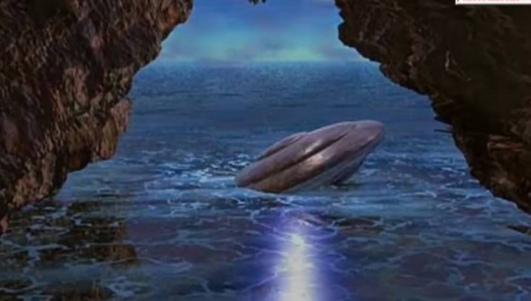 E.Snowden: Αποκαλύπτει τους κάτοικους της κούφιας γης