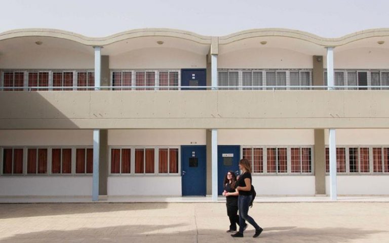 ΞΕΚΙΝΗΣΕ…. Καταργείται η αργία των Τριών Ιεραρχών