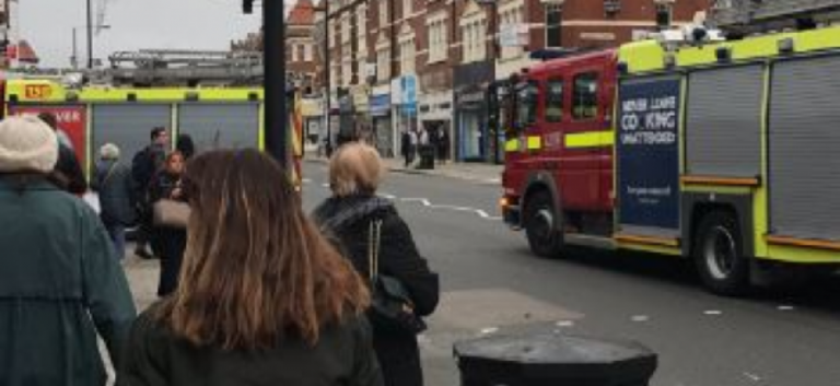 ΣΥΝΑΓΕΡΜΟΣ ΣΤΟ ΛΟΝΔΙΝΟ – Εκκενώθηκε σταθμός του μετρό