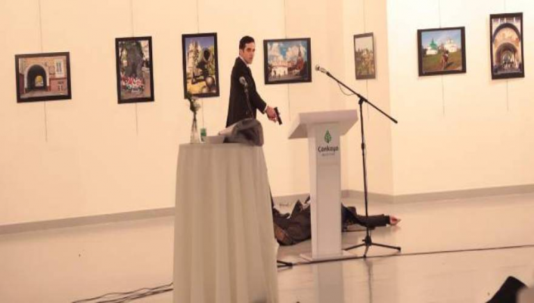 Υποχωρεί η τουρκική λίρα μετά την είδηση για την δολοφονία του Ρώσου πρέσβη