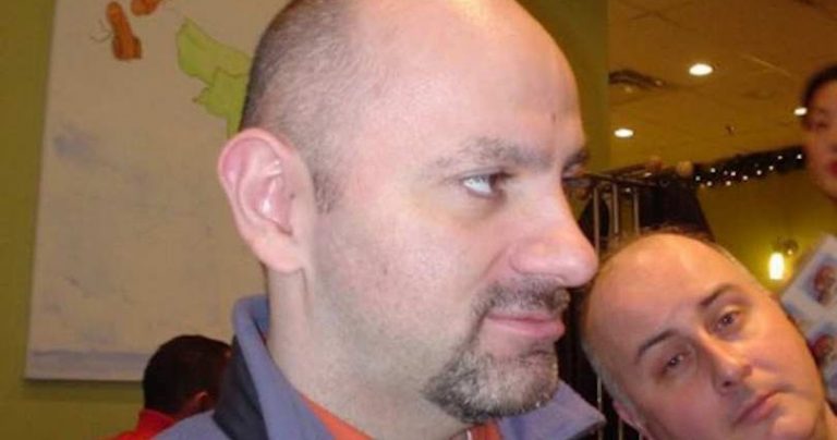 ΚΑΝΑΔΑΣ: Κι όμως, ο πιο σφοδρός επικριτής της κατάργησης των όρων ‘πατέρας’ και ‘μητέρα’ χάριν «ισότητας» είναι ένας ομοφυλόφιλος