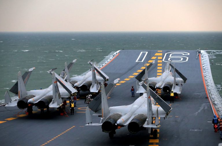 Ολος ο πλανήτης βλέπει Κίνα: Αναπτύχθηκε η ομάδα μάχης του αεροπλανοφόρου Liaoning στη Νότια Σινική Θάλασσα – Από εδώ ξεκινάει ο Γ” ΠΠ (εικόνες, βίντεο)