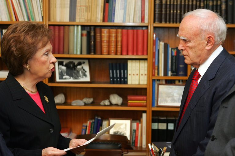 Πρέπει να καταλάβεις κάτι όσο υπαρχει ακόμα χρόνος !