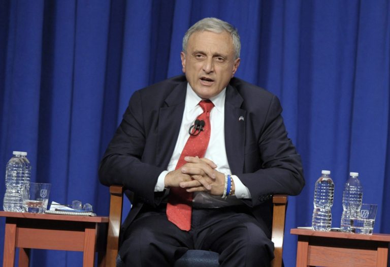 Συνεργάτης του Τραμπ εύχεται το 2017 να φέρει…τον θάνατο του Μπαράκ Ομπάμα!