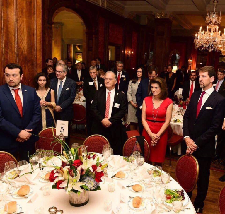 “ΒΑΣΙΛΙΚΟ ΔΕΙΠΝΟ” ΓΙΑ ΤΟΝ ΣΥΡΙΖΑ ΣΤΗΝ ΟΡΚΩΜΟΣΙΑ ΤΡΑΜΠ