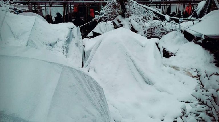 Απαγόρευσαν την φωτογράφηση των προσφυγόπουλων στην παγωμένη Μόρια!