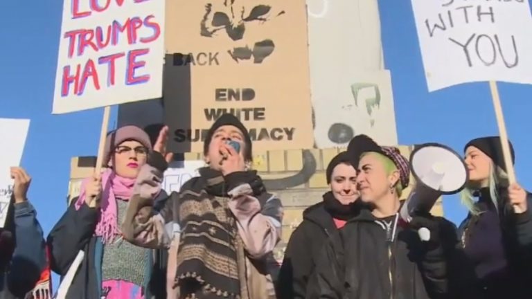 ΑΠΟΚΛΕΙΣΤΙΚΟ: Φεμινίστριες προσεύχονται δημόσια στον Αλλάχ – ΒΙΝΤΕΟ