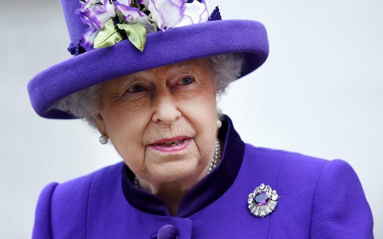 Φρουρός του Μπάκιγχαμ παραλίγο να πυροβολήσει την Βασίλισσα Ελισάβετ.