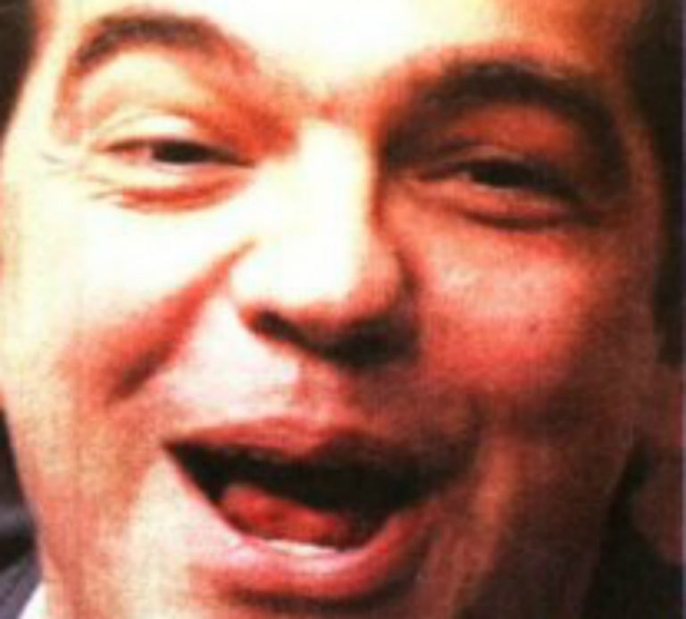 Αυτός που φωνάζει ντροπή πόσο προσκυνημένος πρέπει να είναι; …