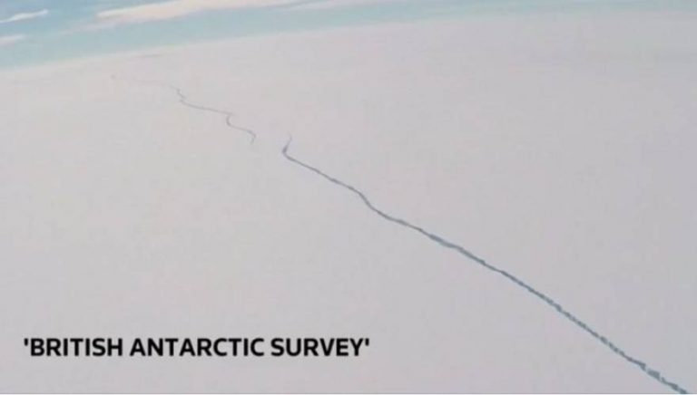 «Καμπανάκι» από τους επιστήμονες – Ετοιμάζεται να αποκολληθεί το παγόβουνο διπλάσιο από την Ουαλία