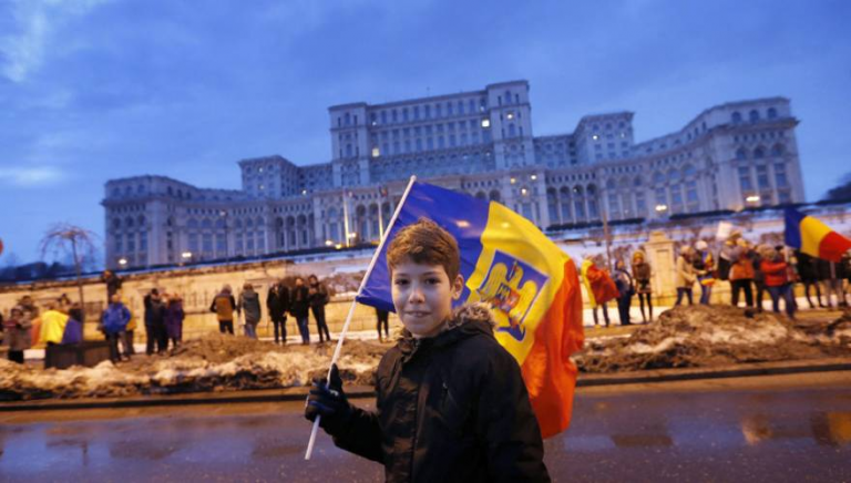 Παραιτήθηκε ο Υπουργός Δικαιοσύνης της Ρουμανίας μετά τις διαδηλώσεις για διάταγμα περί διαφθοράς