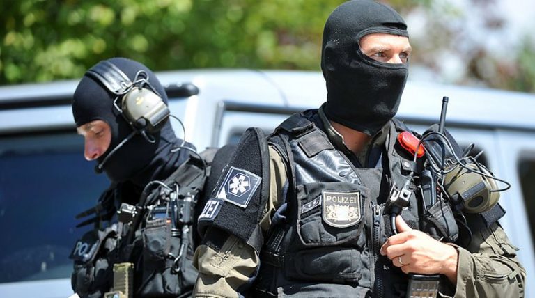 Γερμανία: Έφοδος της αστυνομίας σε σπίτια ιμάμηδων υπόπτων για κατασκοπία