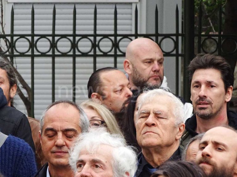 Αρτέμης Σώρρας: Ποιά Gucci; Σόου στην Ακρόπολη – «Άφωνοι» οι τουρίστες στο Ηρώδειο.