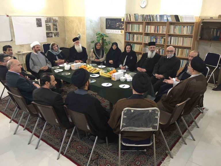 “ΤΗΝ ΙΔΙΑ ΣΤΙΓΜΗ ΠΟΥ Ο ΠΑΤΡΙΑΡΧΗΣ ΒΑΡΘΟΛΟΜΑΙΟΣ ΚΑΛΕΙ ΤΟΥΣ ΧΡΙΣΤΙΑΝΟΥΣ ΝΑ ΜΕΤΑΝΟΗΣΟΥΝ, ΜΗΤΡΟΠΟΛΙΤΕΣ ΚΑΙ ΘΕΟΛΟΓΟΙ ΤΟΝ ΕΚΠΡΟΣΩΠΟΥΝ ΣΕ ΔΙΑΘΡΗΣΚΕΥΤΙΚΟ ΣΥΝΕΔΡΙΟ ΣΤΗΝ ΤΕΧΕΡΑΝΗ”