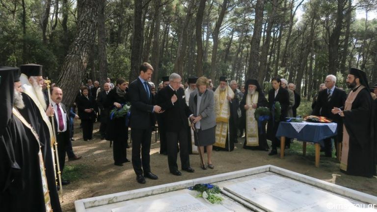 Στα Ανάκτορα Τατοΐου ο Βασιλιάς, ο Διάδοχος και ο Αρχιεπίσκοπος Ιερώνυμος! Τα μέσα «ενημερώσεως», φρόντισαν να «παρακάμψουν» το γεγονός…