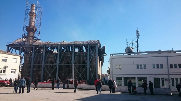 Άσχημες εξελίξεις: Πυρπόλησαν το Τέμενος Βαγιαζήτ στο Διδυμότειχο – Το σημαντικότερο οθωμανικό μνημείο επί ευρωπαϊκού εδάφους και το μεγαλύτερο των Βαλκανίων