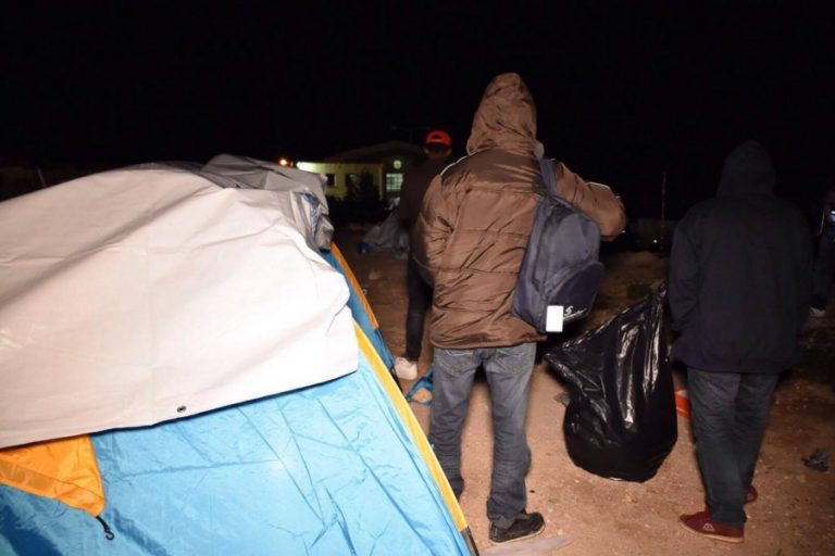 Π Ρ Ο Δ Ο Σ Ι Α ! Η Ισλαμοποίηση της Ελλάδας σε Πλήρη Εξέλιξη!! Το νησί Ξαναγέμισε μεδήθεν «πρόσφυγες»!!!