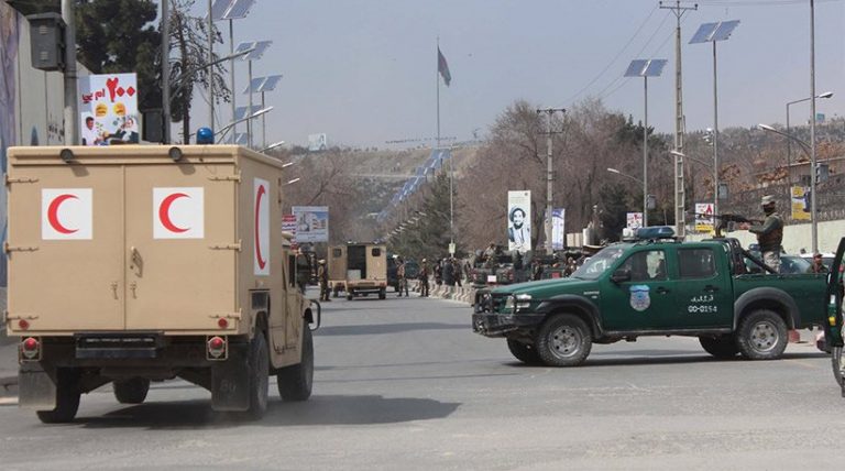 Μακελειό σε νοσοκομείο της Καμπούλ: Τζιχαντιστές ντύθηκαν γιατροί και σκότωσαν 30 ανθρώπους