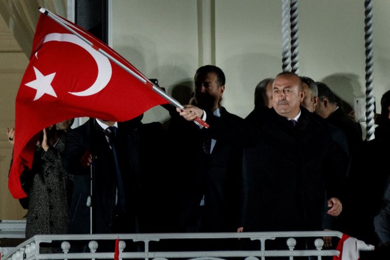 Οι Ολλανδοί δεν παίζουν: Απαγόρευσαν την προσγείωση του αεροπλάνου του Τσαβούσογλου