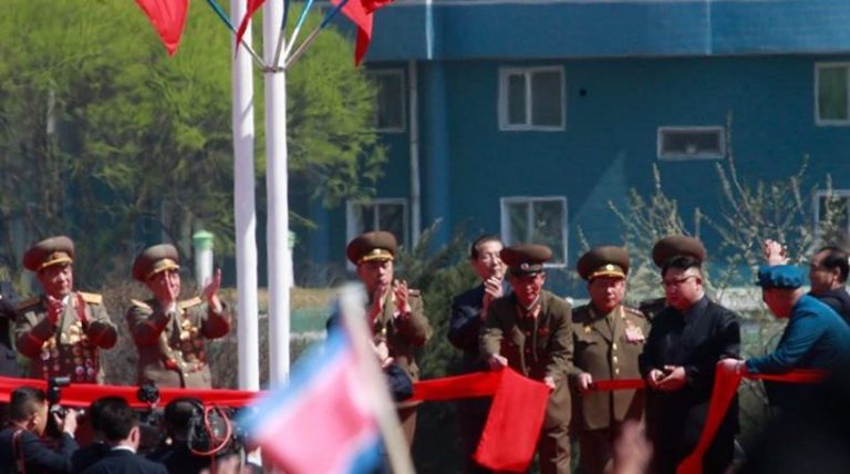 Ο Κιμ Γιονγκ Ουν έκανε «κάτι μεγάλο»: Έκοψε κορδέλες για ουρανοξύστες στην Πιονγιάνγκ