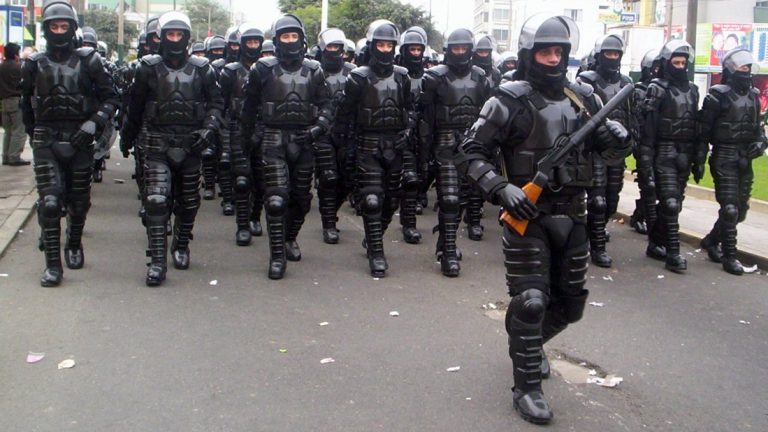 ΔΕΙΤΕ ΚΑΙ ΤΟΥΣ ΚΟΜΠΑΡΣΟΥΣ ΤΟΥ ΛΟΝΔΙΝΟΥ ΣΤΗΝ ΑΠΑΤΗ ΤΗΣ 322…