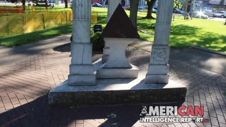 ΤΙ ΕΙΔΟΥΣ “μνημείο” τάχα, είναι αυτό στο Ουϊσκόνσιν των ΗΠΑ;