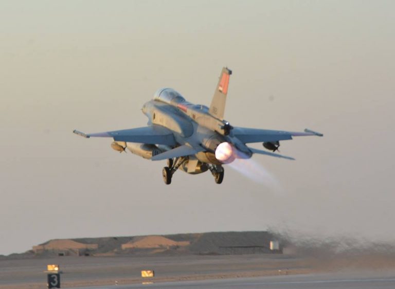 Boμβαρδίζει ανηλεώς σε ολόκληρη την Λιβύη η Aίγυπτος ανοίγοντας δρόμο για τον εκλεκτό της Μόσχας – Στον αέρα F-16 Block 52 και Rafale με MICA EM – MICA IR μαζί με E-2C Hawkeye 2000 AEW