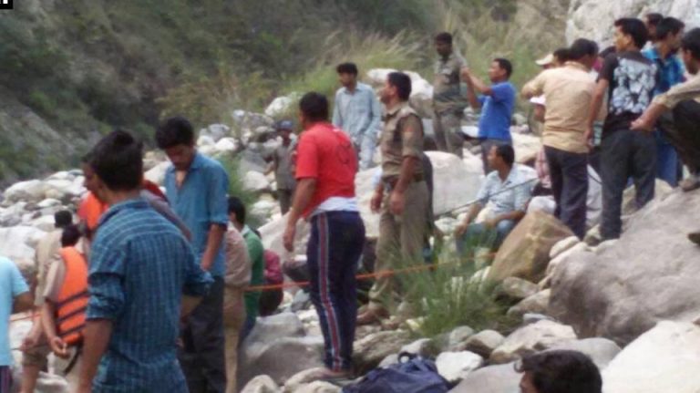 «Βρέχει» λεωφορεία  από την αρχή του έτους: Τουλάχιστον 23 πιστοί σε δυστύχημα με λεωφορείο στην Ινδία