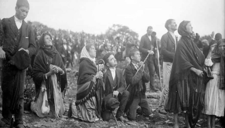 Εκατό Χρόνια από το «Θαύμα της Φάτιμα»: Ποιο είναι το «Τρίτο Μυστικό» που Δεν Θέλει να Αποκαλύψει το Βατικανό;