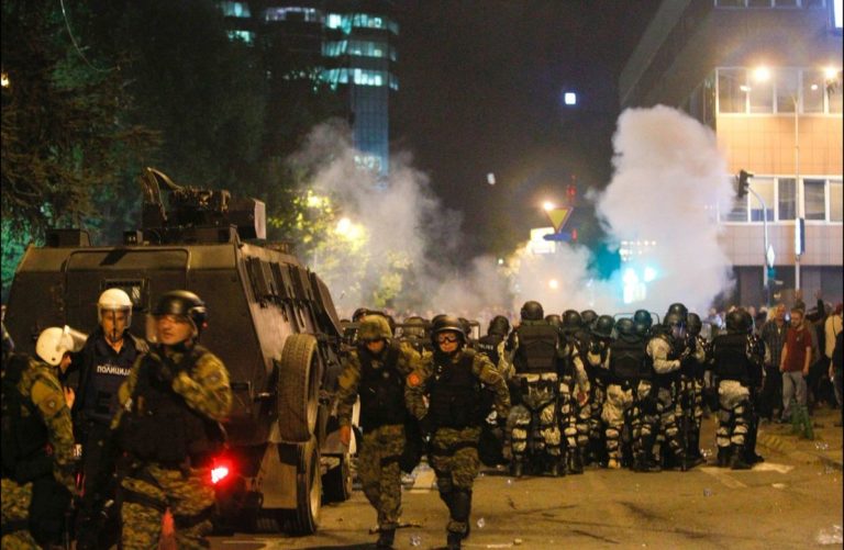 EKTAKTO: Ελικόπτερα και εκατοντάδες Σκοπιανοί αστυνομικοί έχουν περικυκλώσει τα κυβερνητικά κτίρια  – Πληροφορίες για πραξικόπημα και κινήσεις ένοπλων Αλβανών UCKάδων