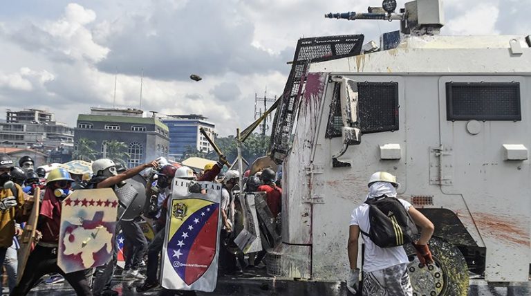 Δεν έχει τέλος η βία στη Βενεζουέλα – 39 νεκροί