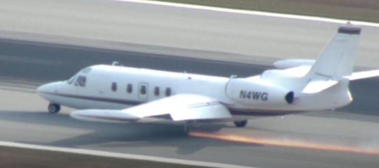 Κατάφερε να προσγειώσει αεροπλάνο χωρίς τον έναν τροχό!