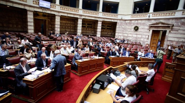 Κόμματα και 47 φορείς κατηγόρησαν την κυβέρνηση για «Μνημόνιο – δολοφόνο»
