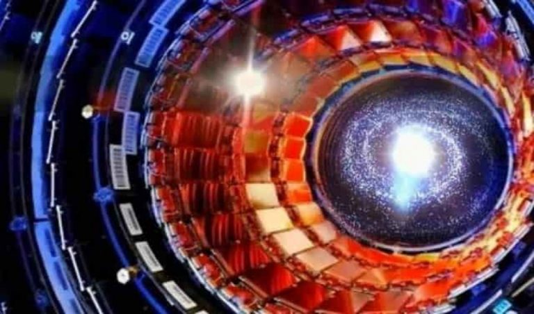 ΠΡΩΗΝ ΒΡΕΤΑΝΟΣ ΠΟΛΙΤΙΚΟΣ ΥΠΟΣΤΗΡΙΖΕΙ: «To Cern είναι Σχέδιο των Illuminati Για να Ανοίξει…»