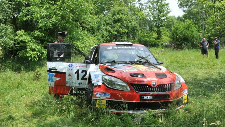 Ράλι στην Ιταλία: αυτοκινήτο πέφτει επάνω στους θεατές, νεκρός ένας 6χρονος