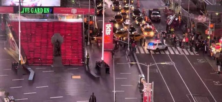ΣΥΝΑΓΕΡΜΟΣ ΣΤΙΣ ΗΠΑ! Εκκενώθηκε η Times Square λόγω ύποπτων συσκευών