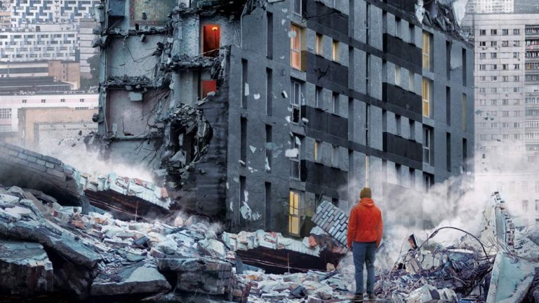 Με φόντο τα τραγικά γεγονότα στο Λονδίνο: «Ο Ηλίθιος» του Γιούρι Μπίκοφ