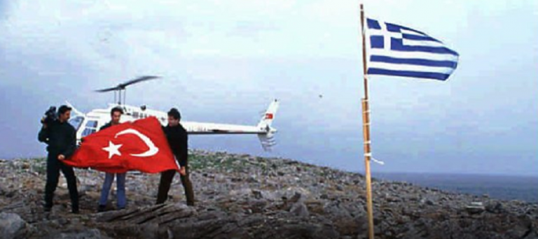 ΑΠΙΣΤΕΥΤΟ ΘΡΑΣΟΣ ΤΩΝ ΤΟΥΡΚΩΝ! Έστησαν σε βραχονησίδα τούρκικη σημαία (Photo)
