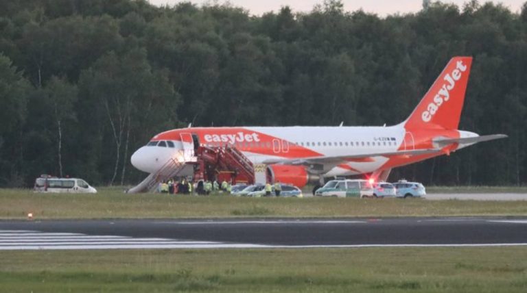 Γερμανία: Συνελήφθησαν τρεις επιβάτες σε πτήση Λιουμπλιάνα – Λονδίνο – Ελεγχόμενη έκρηξη σε σακίδιο πλάτης του ενός – Συνομιλούσαν για εκρήξεις και βόμβες εν πτήσει