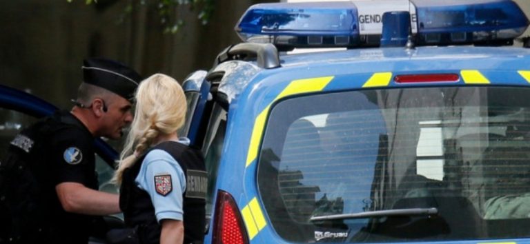 ΟΧΗΜΑ ΓΕΜΑΤΟ ΦΙΑΛΕΣ ΥΓΡΑΕΡΙΟΥ ΣΤΗ ΛΥΩΝ: Μεγάλη κινητοποίηση των αρχών