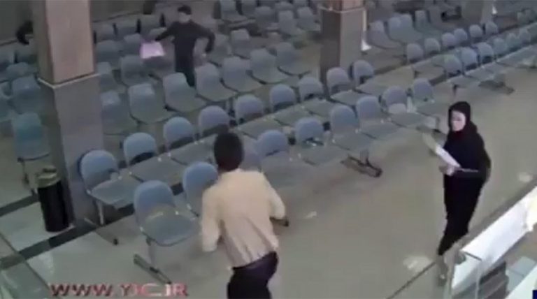 Βίντεο-σοκ: Τζιχαντιστές εισβάλουν στο κοινοβούλιο του Ιράν και πυροβολούν αδιακρίτως